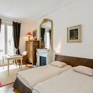Habitación en casa particular Charming Bedroom